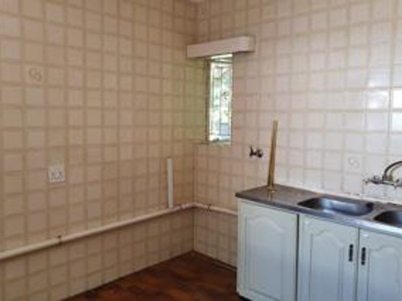 4 BEDROOM TOWNHOUSE IN WILKOPPIES - Photo 8