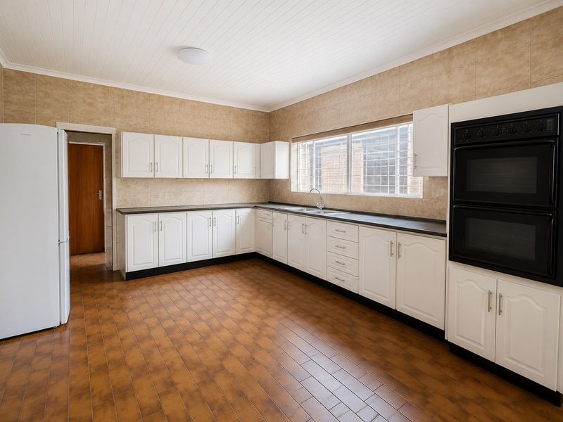 4 BEDROOM TOWNHOUSE IN WILKOPPIES - Photo 6