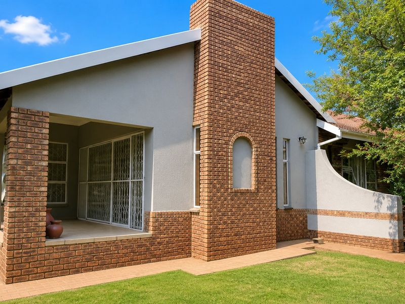 4 BEDROOM TOWNHOUSE IN WILKOPPIES - Photo 3