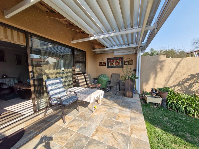  Modern Contemporary ,,,,,,,,,, 2 Bedrooms ,,1 Bathrooms,,  1 Lock Garage,, Private Garden, Staff Quarters ,, Pet Friendly  Townhouse  - Photo 1