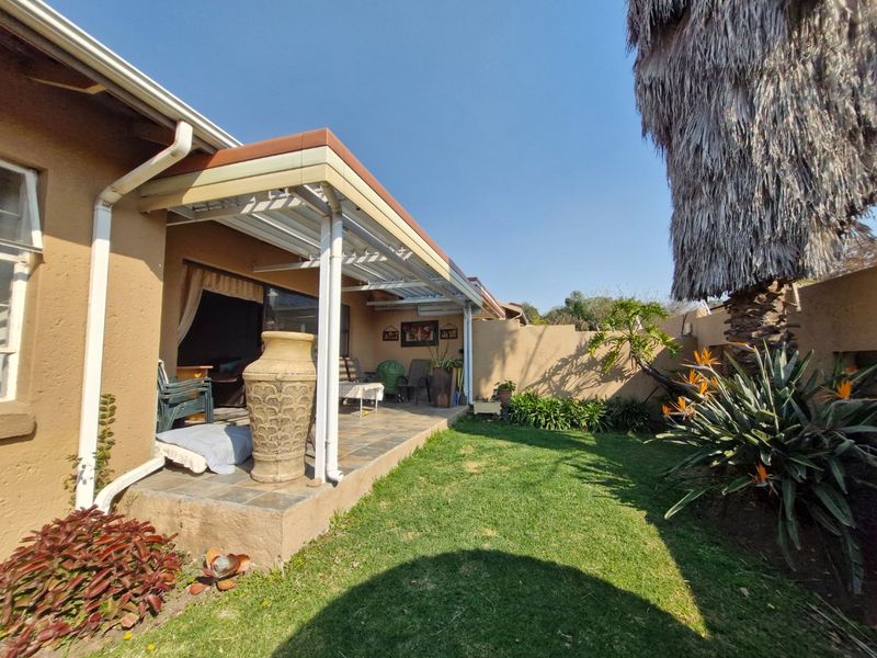  Modern Contemporary ,,,,,,,,,, 2 Bedrooms ,,1 Bathrooms,,  1 Lock Garage,, Private Garden, Staff Quarters ,, Pet Friendly  Townhouse  - Photo 10