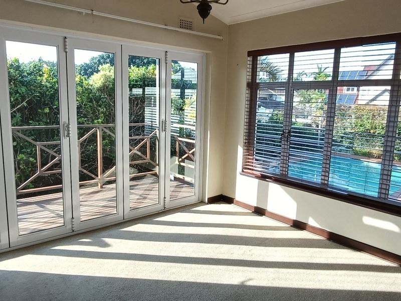 To let in Athlone, a spacious, double storey, pet friendly family home with pool. - Photo 9