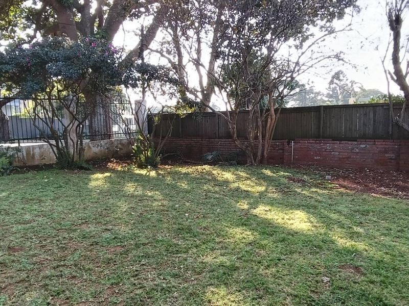 To let in Athlone, a spacious, double storey, pet friendly family home with pool. - Photo 7