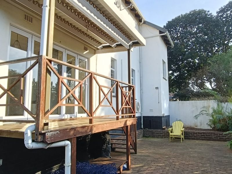 To let in Athlone, a spacious, double storey, pet friendly family home with pool. - Photo 4