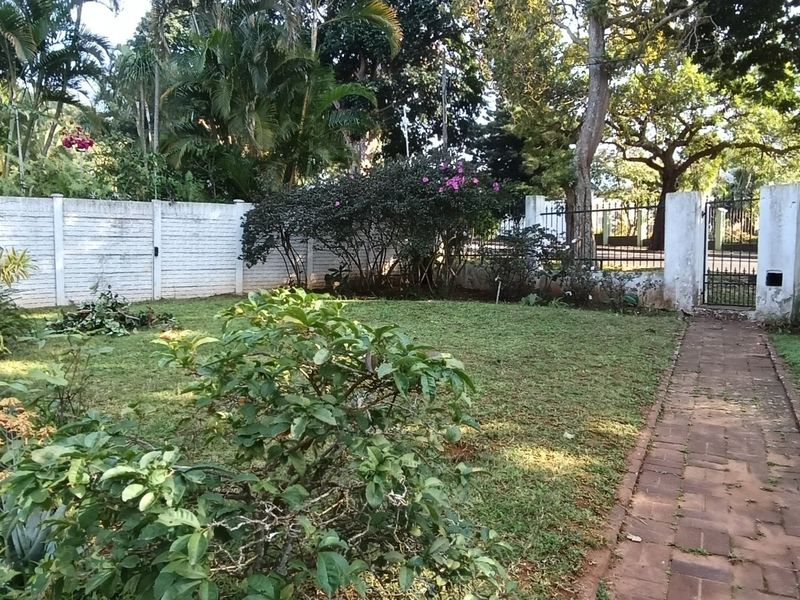 To let in Athlone, a spacious, double storey, pet friendly family home with pool. - Photo 8