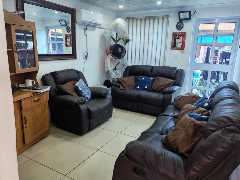 Spacious 2-Bedroom Maisonette with Entertainment Area and Secure Parking – Salberau, Elsies River - Photo 2