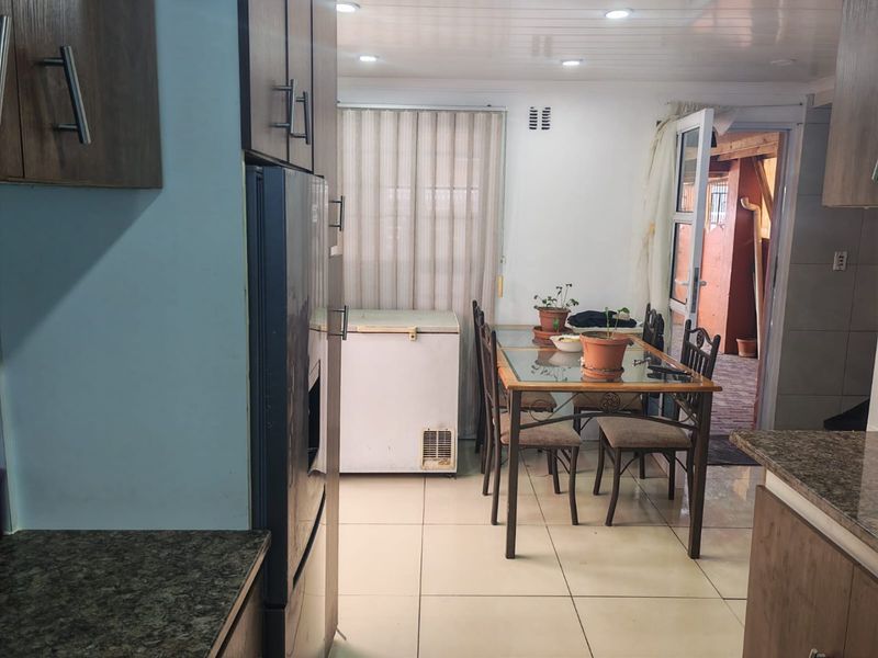 Spacious 2-Bedroom Maisonette with Entertainment Area and Secure Parking – Salberau, Elsies River - Photo 4
