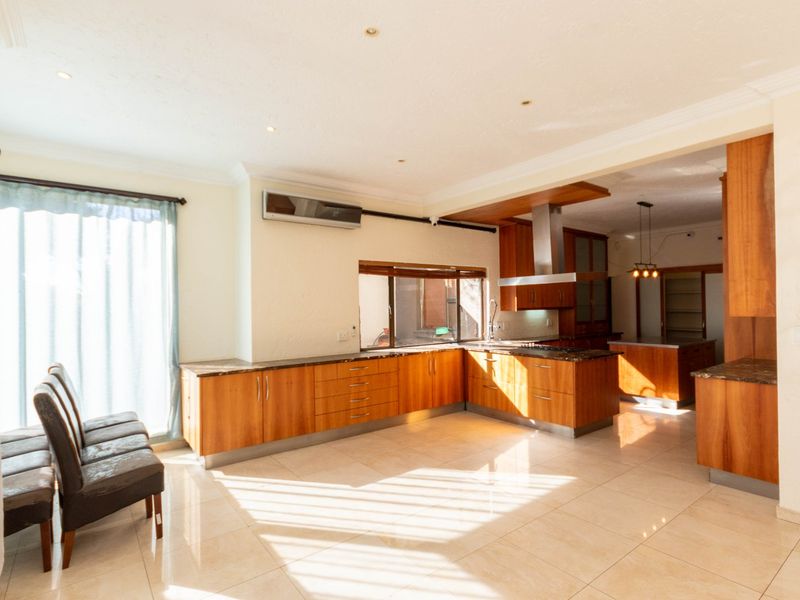 Spacious Family Home with Exceptional Potential in the Heart of Bryanston... - Photo 9