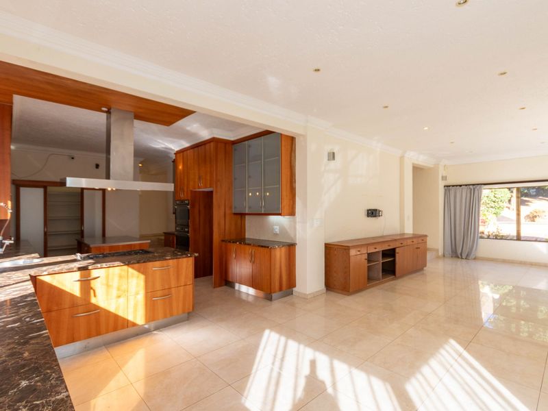 Spacious Family Home with Exceptional Potential in the Heart of Bryanston... - Photo 5