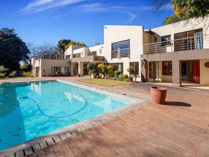 Spacious Family Home with Exceptional Potential in the Heart of Bryanston... - Photo 2