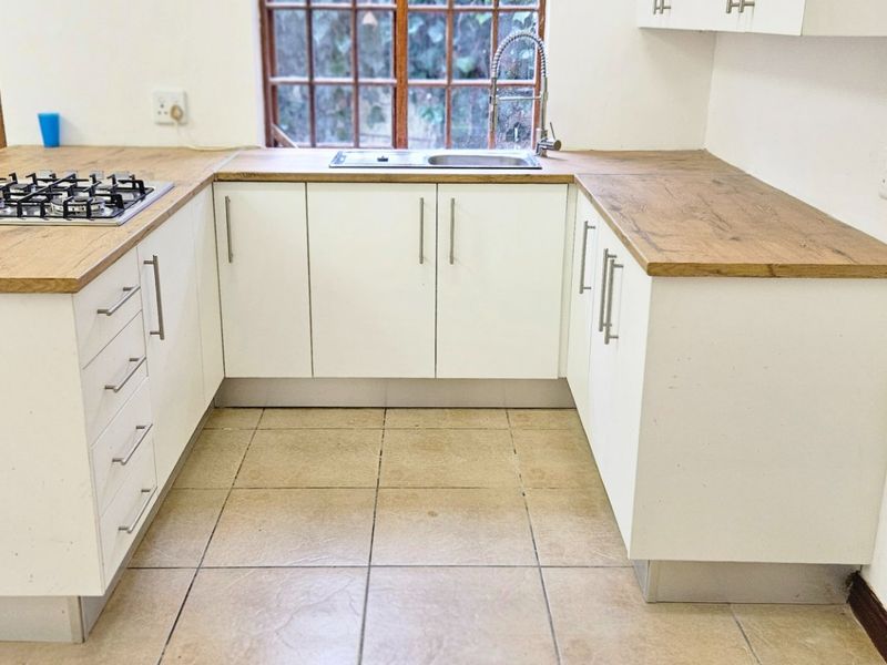 50/150 Mbps uncapped fibre internet Included!!!   1-Bedroom Cottage to rent Pool & Entertainment Area!!! - Photo 4