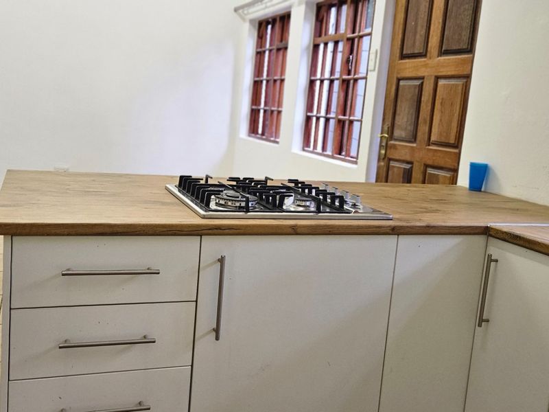 50/150 Mbps uncapped fibre internet Included!!!   1-Bedroom Cottage to rent Pool & Entertainment Area!!! - Photo 3