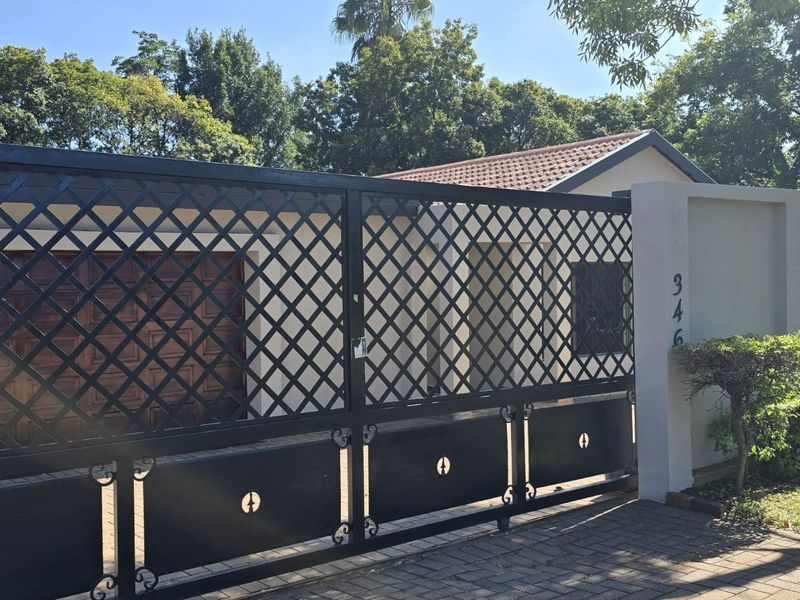 Garsfontein Family Home with Secure Garden and Staff Quarters - Photo 4