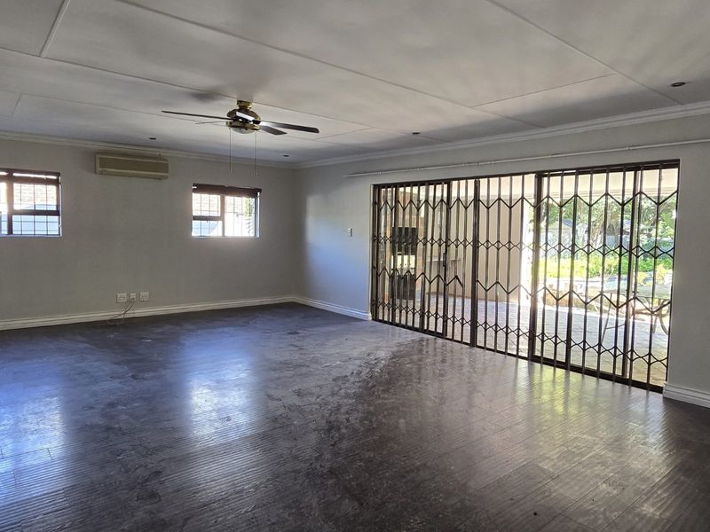Garsfontein Family Home with Secure Garden and Staff Quarters - Photo 5