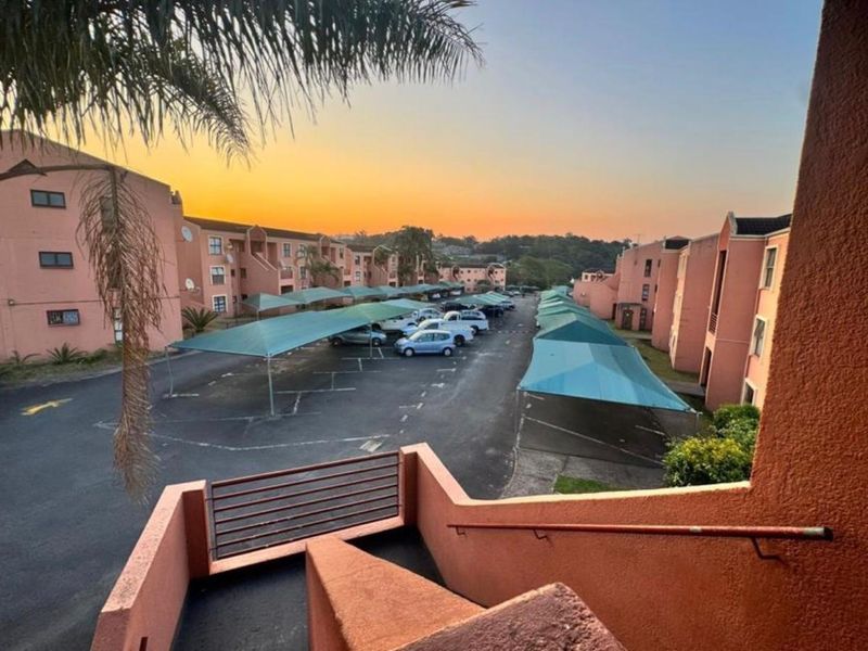 Two and half bed Apartment flat for Small Family in Safe and Secure security complex- Highgrove, Caversham glen, pinetown - Photo 2
