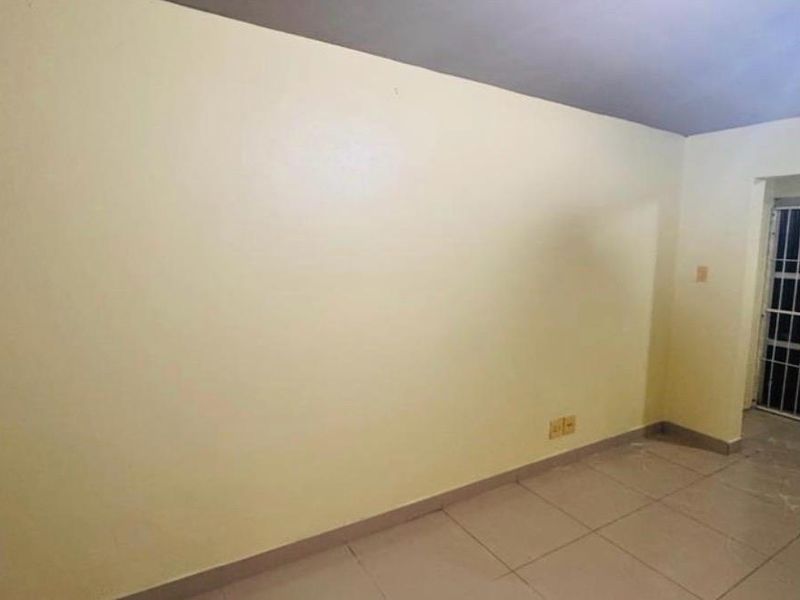 Two and half bed Apartment flat for Small Family in Safe and Secure security complex- Highgrove, Caversham glen, pinetown - Photo 6