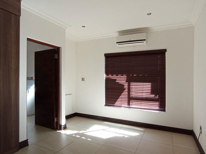 5 Bedroom House for Sale in Pecanwood Estate - Photo 8
