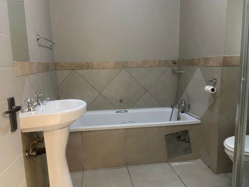 Stunning Ground Floor -  2 beds, 1 Full bathroom To Rent in Glen Acres Estate , Glen Austin, Midrand - Photo 7