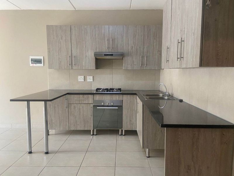 Stunning Ground Floor -  2 beds, 1 Full bathroom To Rent in Glen Acres Estate , Glen Austin, Midrand - Photo 2