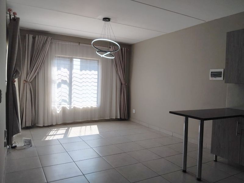 Stunning Ground Floor -  2 beds, 1 Full bathroom To Rent in Glen Acres Estate , Glen Austin, Midrand - Photo 4