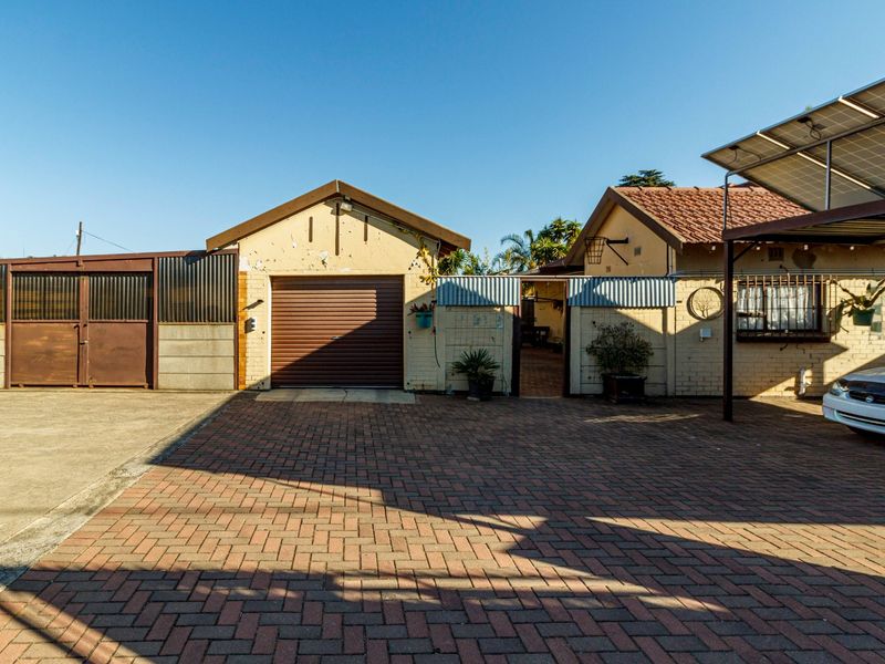 Warm, secure family home in Witpoortjie - Photo 1