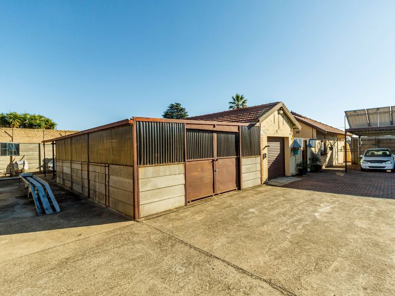 Warm, secure family home in Witpoortjie - Photo 2