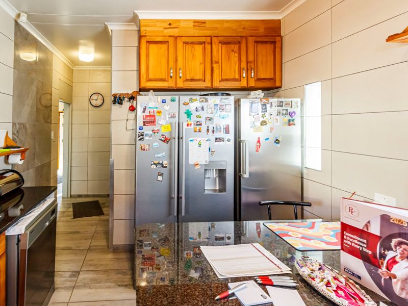 Warm, secure family home in Witpoortjie - Photo 8