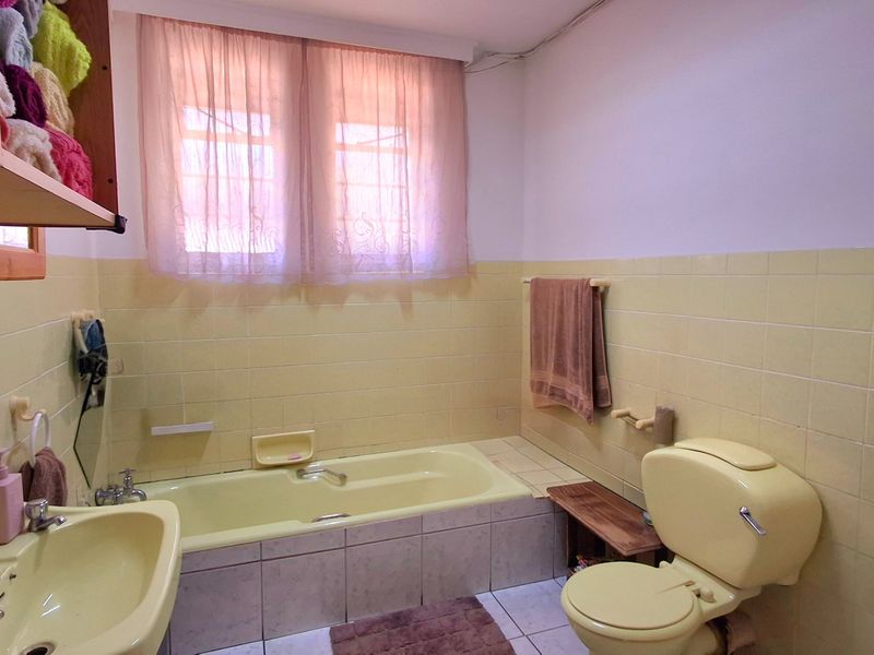 Spacious 4-Bedroom Family Home with Pool, Lapa & Business Potential in Sasolburg - Photo 10