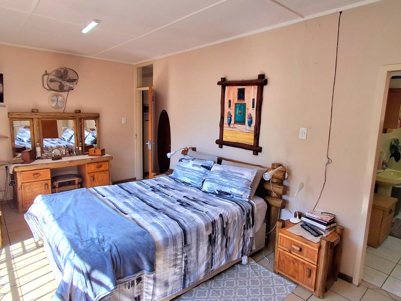 Spacious 4-Bedroom Family Home with Pool, Lapa & Business Potential in Sasolburg - Photo 9
