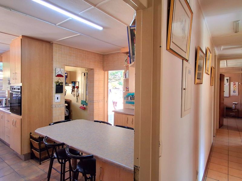 Spacious 4-Bedroom Family Home with Pool, Lapa & Business Potential in Sasolburg - Photo 5