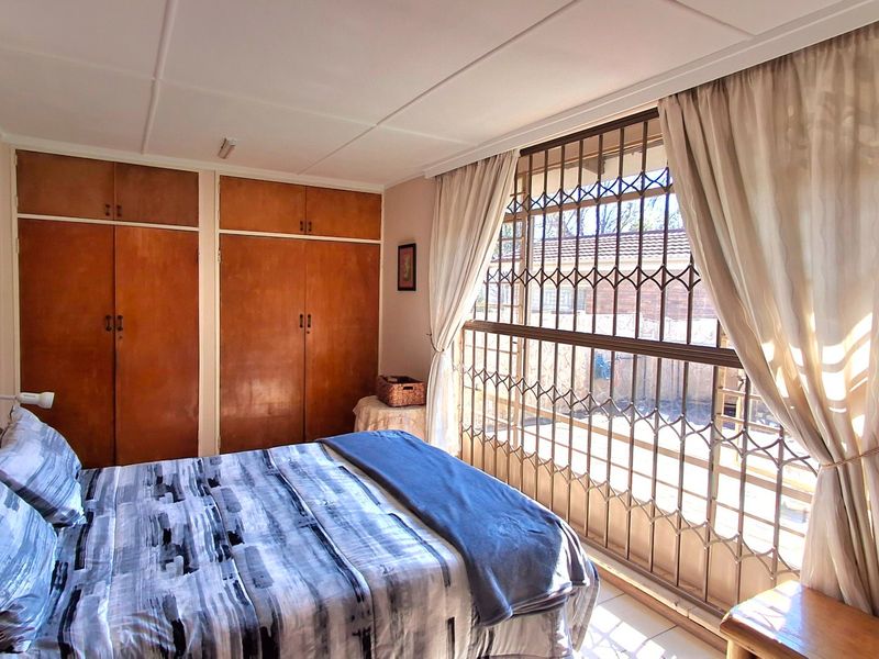 Spacious 4-Bedroom Family Home with Pool, Lapa & Business Potential in Sasolburg - Photo 8