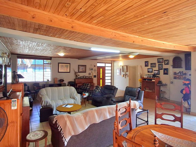 Spacious 4-Bedroom Family Home with Pool, Lapa & Business Potential in Sasolburg - Photo 7