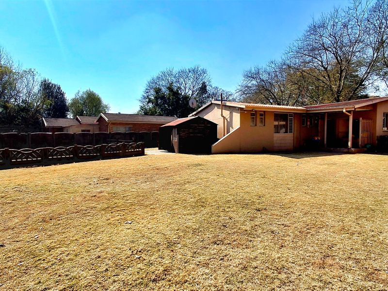 Spacious 4-Bedroom Family Home with Pool, Lapa & Business Potential in Sasolburg - Photo 1