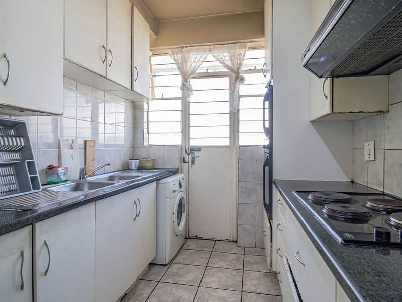 Spacious 3 Bed Flat in Michaelangelo-Gresswold - Photo 4