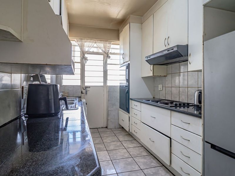 Spacious 3 Bed Flat in Michaelangelo-Gresswold - Photo 6