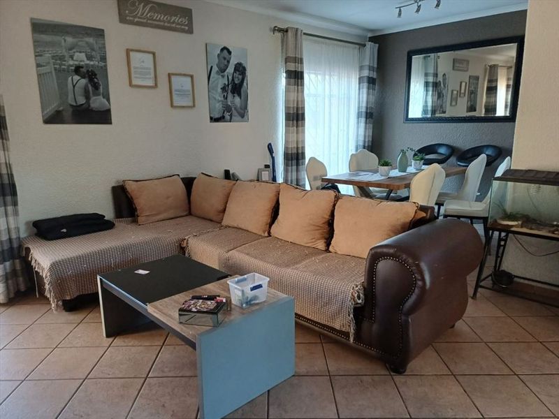 Spacious Family Home Designed for Comfortable Living - Photo 2