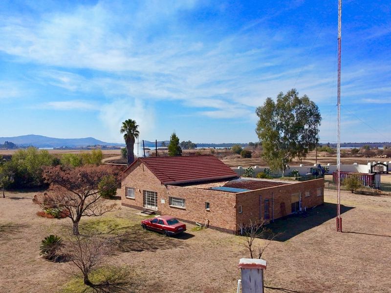 Unlock the Potential of This Exceptional Waterfront Opportunity - Photo 4