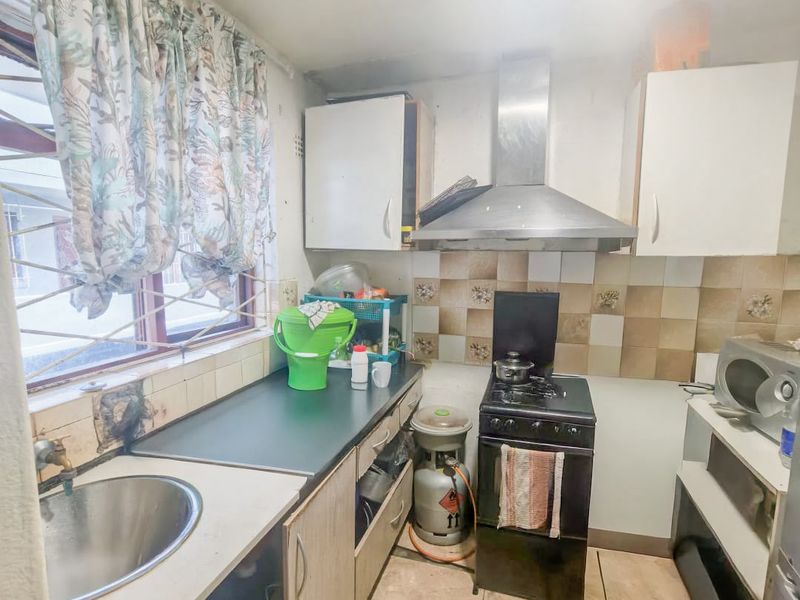 Two Bedroom Apartment For Sale in Grassy Park - Photo 1