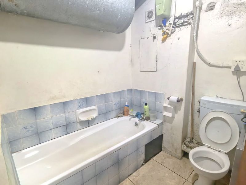 Two Bedroom Apartment For Sale in Grassy Park - Photo 3