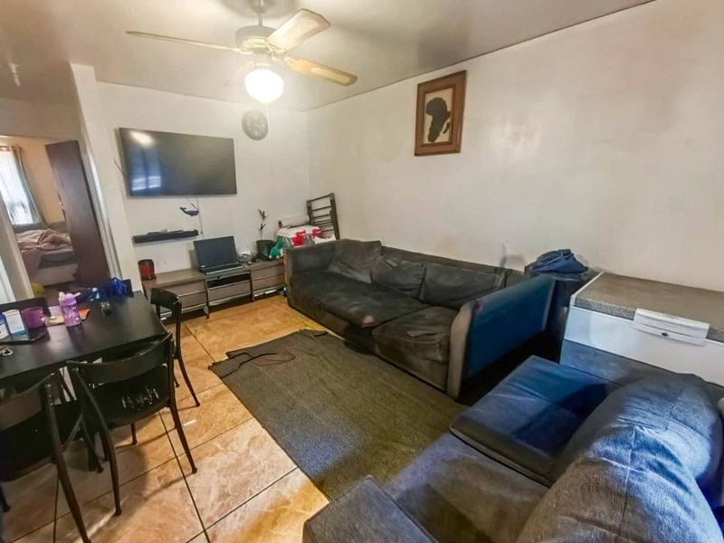 Two Bedroom Apartment For Sale in Grassy Park - Photo 2