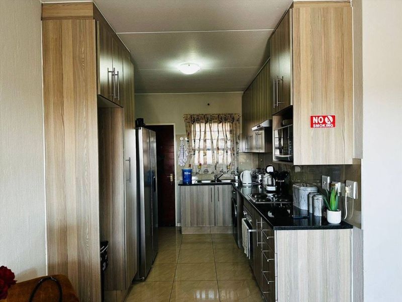 Charming Two-Bedroom Home for Comfortable Living - Photo 1