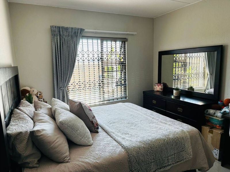 Charming Two-Bedroom Home for Comfortable Living - Photo 3