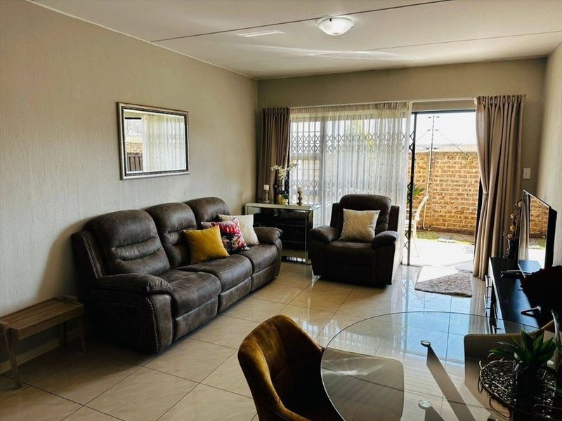 Charming Two-Bedroom Home for Comfortable Living - Photo 2