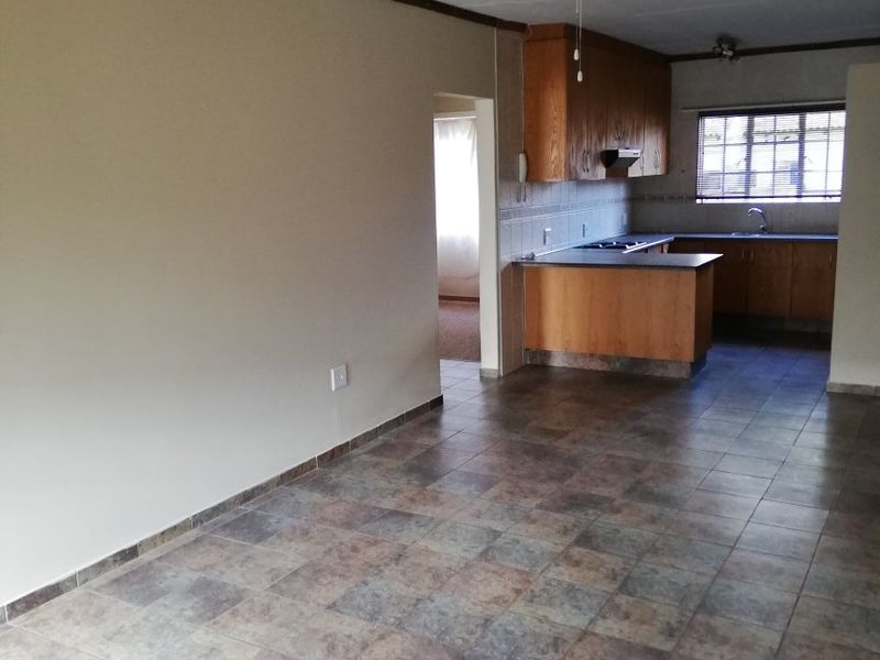 UPMARKET AND EXCLUSIVE 2 BEDROOM TOWNHOUSE TO RENT!!!! - Photo 5