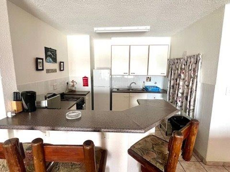 3 Bedroom Beachfront Apartment On Uvongo Beach  - Photo 5