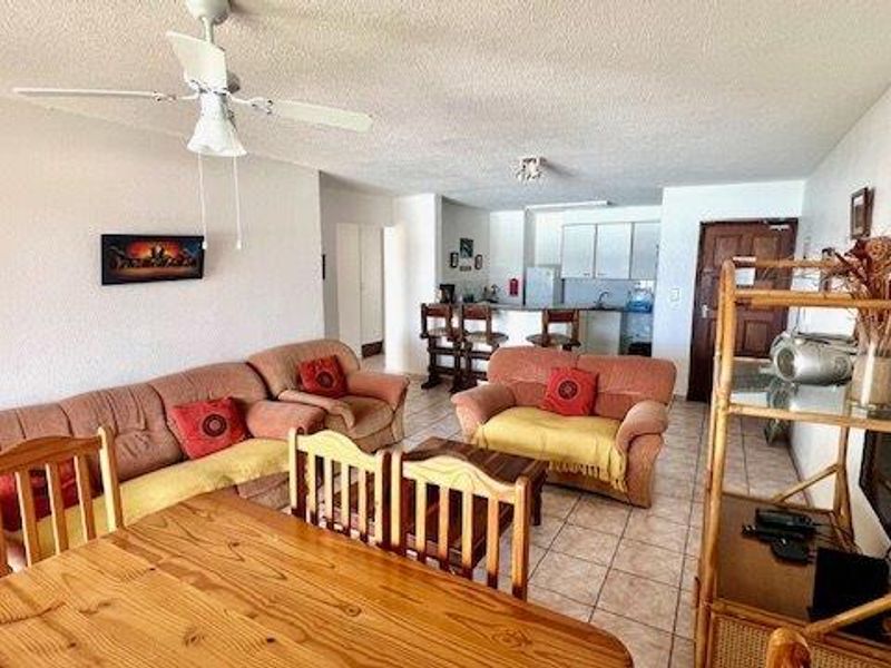 3 Bedroom Beachfront Apartment On Uvongo Beach  - Photo 9