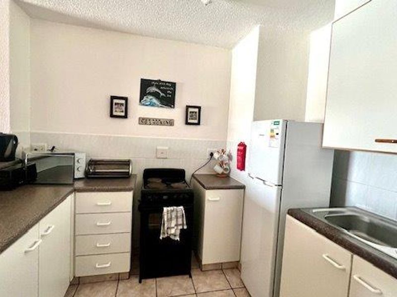3 Bedroom Beachfront Apartment On Uvongo Beach  - Photo 6