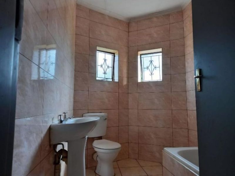 Charming Giyani home with garden and borehole - Photo 3
