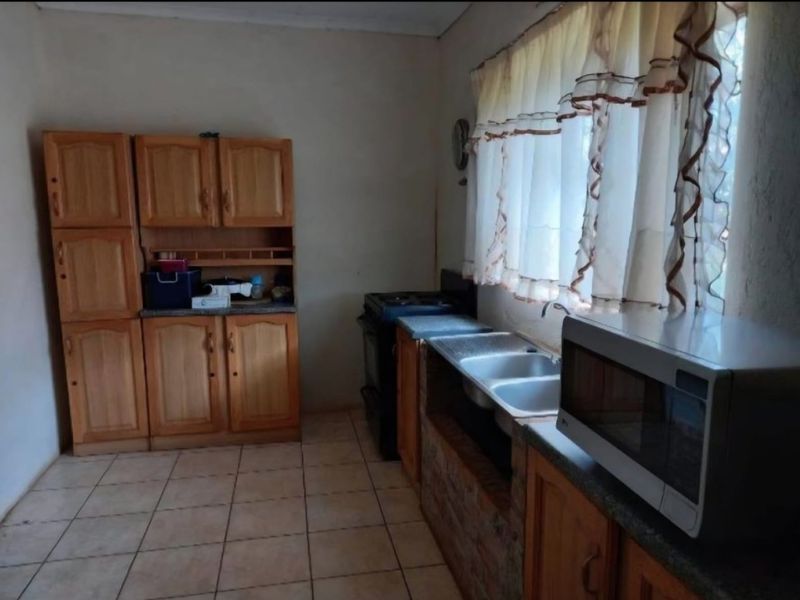 Charming Giyani home with garden and borehole - Photo 5