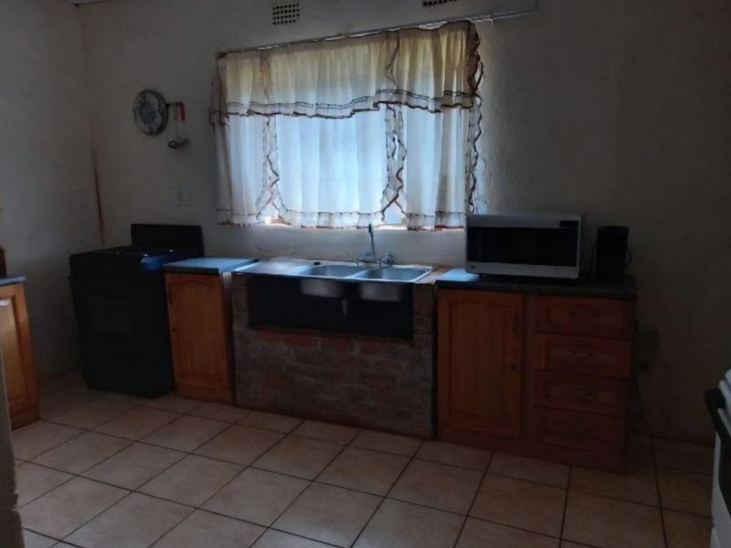 Charming Giyani home with garden and borehole - Photo 9